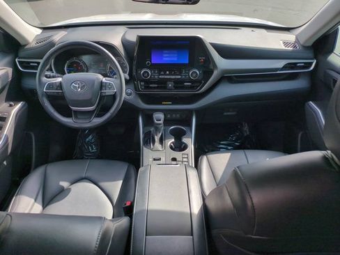 Used 2023 Toyota Highlander XLE FWD image 25