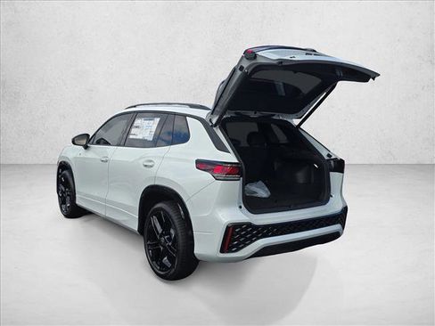 New 2026 Volkswagen Tiguan SE R-Line image 3