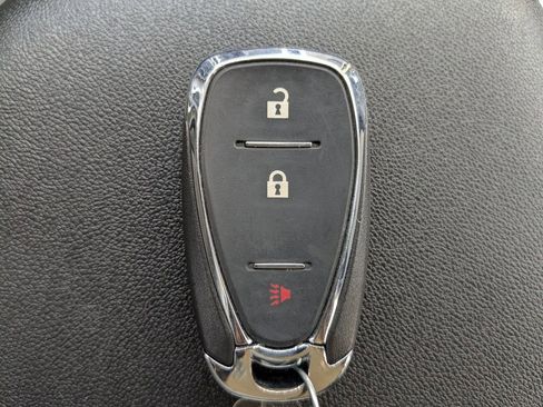 Used 2022 Chevrolet Equinox LS image 30