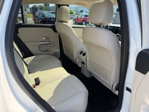 Used 2022 Mercedes-Benz GLA 250 4MATIC image 10