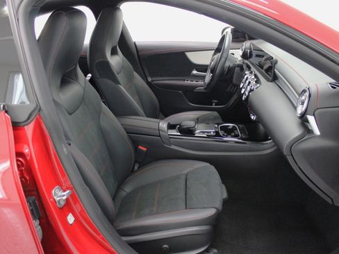 Used 2023 Mercedes-Benz CLA 250 4MATIC image 49