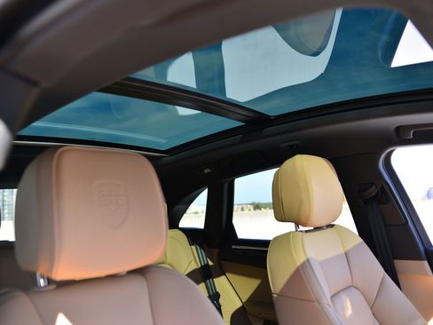 Certified 2026 Porsche Macan AWD/4WD image 15