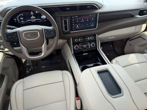 Used 2023 GMC Yukon Denali image 13