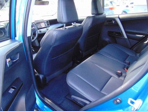 Used 2018 Toyota RAV4 Limited FWD image 19