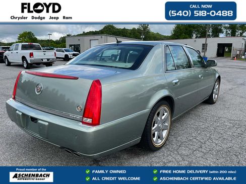 Used 2006 Cadillac DTS w/ Trunk Convenience Package FWD image 3