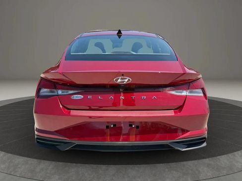Used 2023 Hyundai Elantra SE FWD image 5