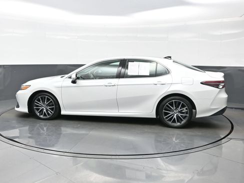 Used 2023 Toyota Camry XLE FWD image 3