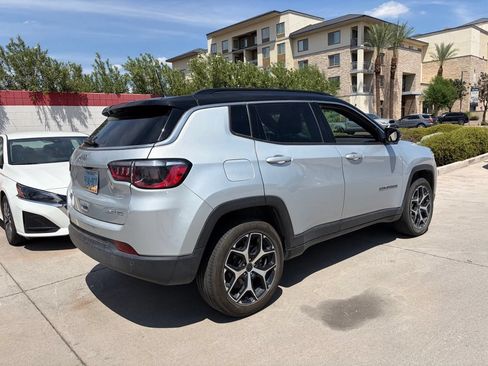 Used 2025 Jeep Compass Limited AWD/4WD image 2
