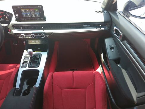 Used 2025 Honda Civic Type R image 15