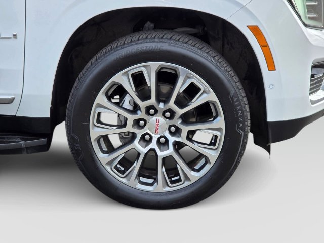 Used 2025 GMC Yukon XL Denali AWD/4WD image 9