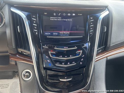 Used 2017 Cadillac Escalade Premium Luxury image 30