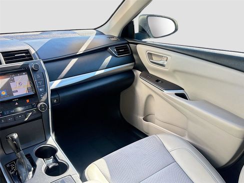 Used 2016 Toyota Camry SE image 26