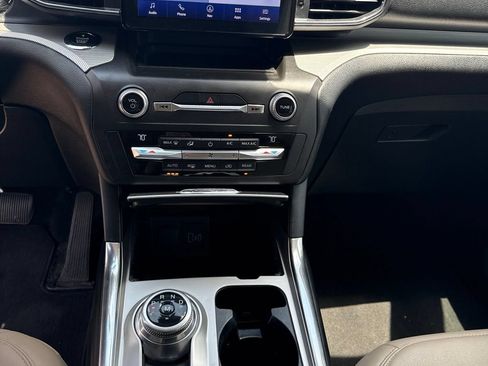 Used 2020 Ford Explorer XLT w/ Equipment Group 202A RWD image 9