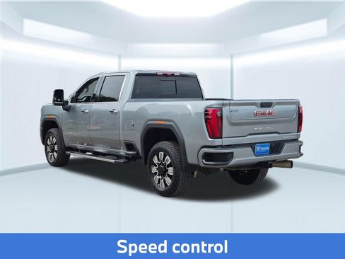Used 2024 GMC Sierra 2500 Denali w/ Technology Package AWD/4WD image 4