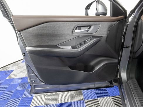 Used 2022 Nissan Rogue SV image 13