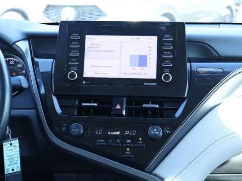 Used 2022 Toyota Camry SE image 16