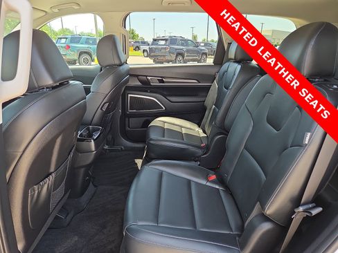 Used 2024 Kia Telluride S FWD image 11