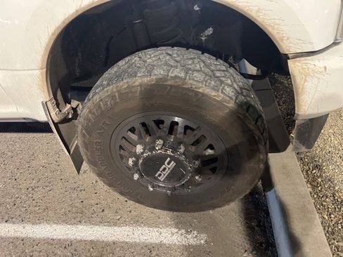 Used 2022 Ford F350 Platinum image 3