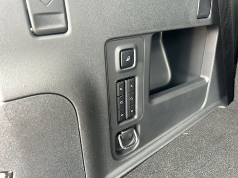 New 2025 Ford Expedition Active image 16