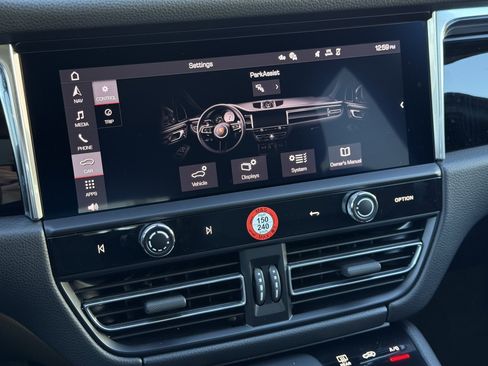 Used 2025 Porsche Macan image 21