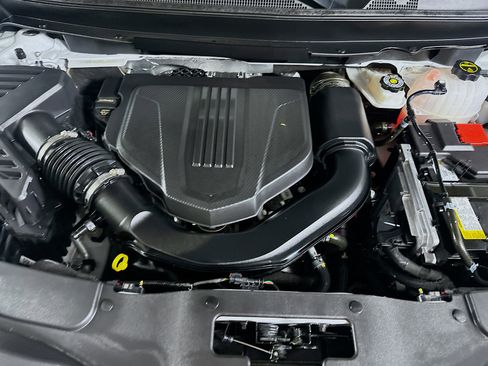 Used 2025 Chevrolet Traverse LT image 35