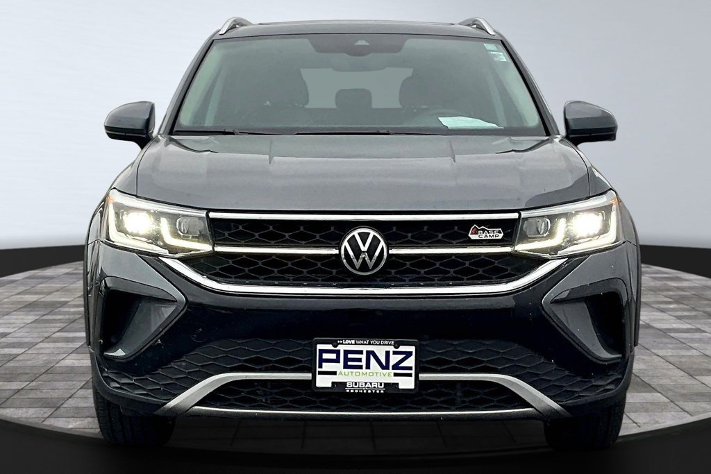 Used 2022 Volkswagen Taos SEL AWD/4WD image 2