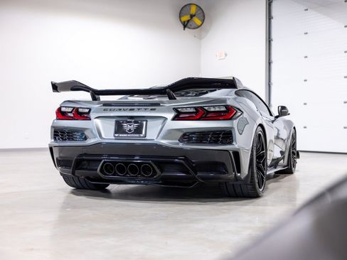 Used 2024 Chevrolet Corvette Z06 w/ Z07 Performance Package RWD image 4