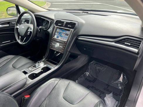 Used 2017 Ford Fusion Titanium AWD/4WD image 17