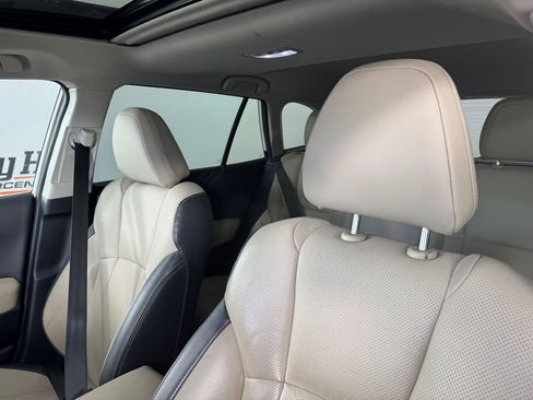 Used 2023 Subaru Outback Limited XT image 3