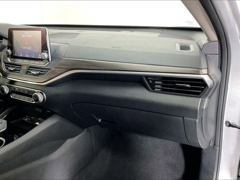 Used 2024 Nissan Altima 2.5 SV FWD image 22