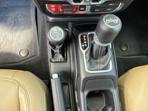 Used 2018 Jeep Wrangler Unlimited Rubicon AWD/4WD image 22