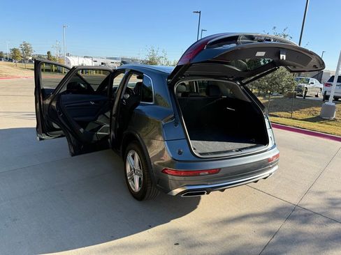 Used 2025 Audi Q5 e Prestige w/ Prestige Package image 25