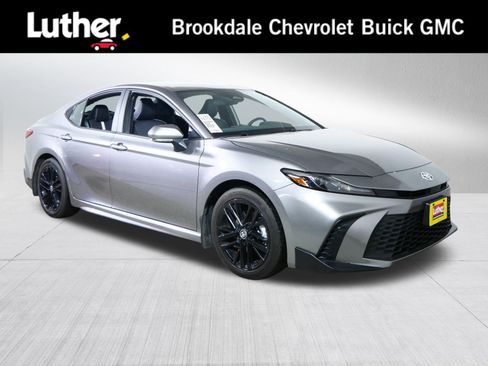 Used 2025 Toyota Camry SE FWD image 1