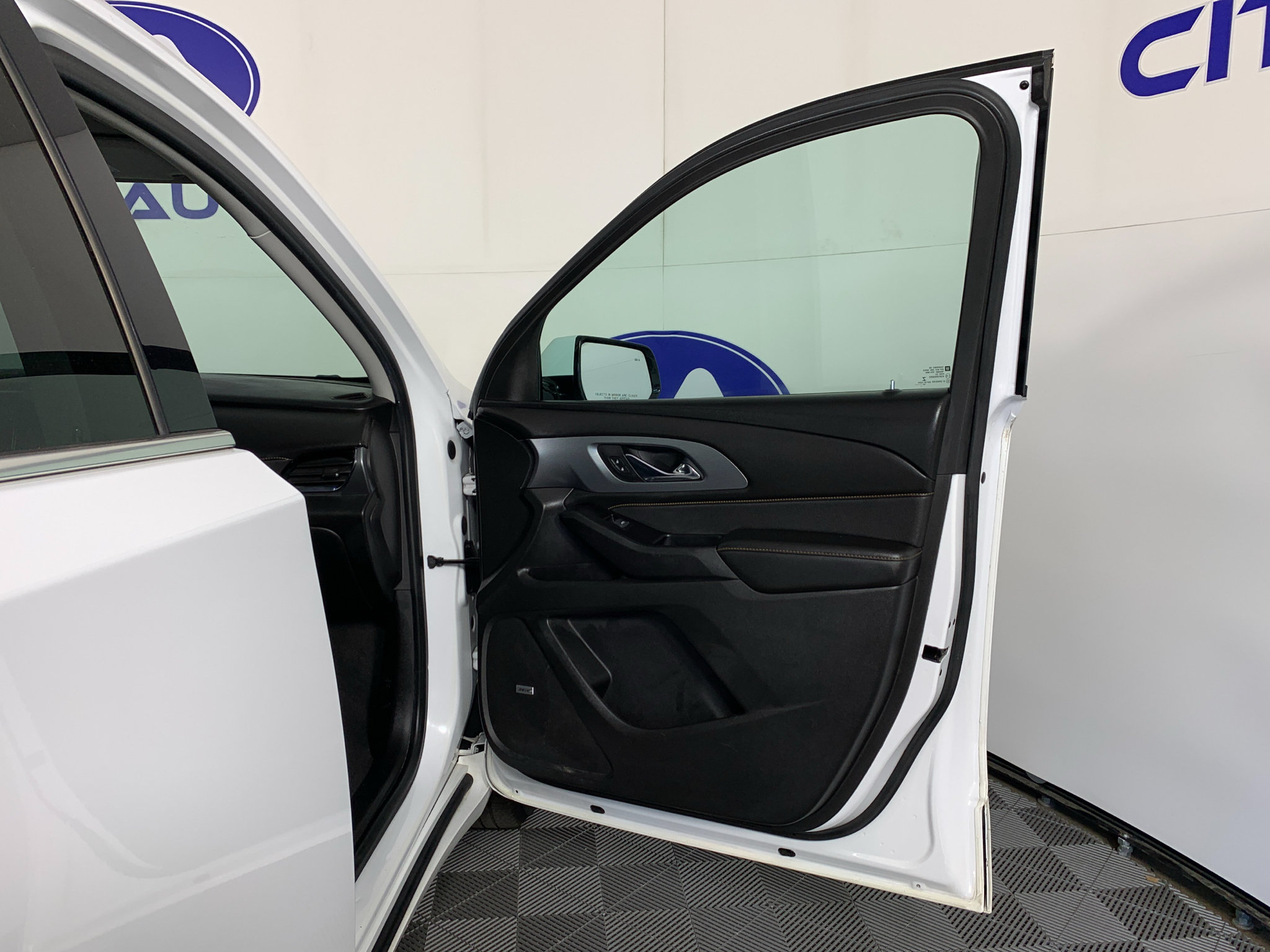 Used 2019 Chevrolet Traverse Premier AWD/4WD image 38