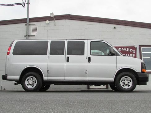 Used 2017 Chevrolet Express 2500 LS RWD image 1