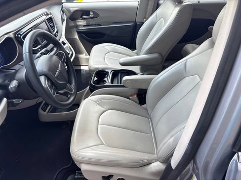 Used 2021 Chrysler Voyager Lxi FWD image 9