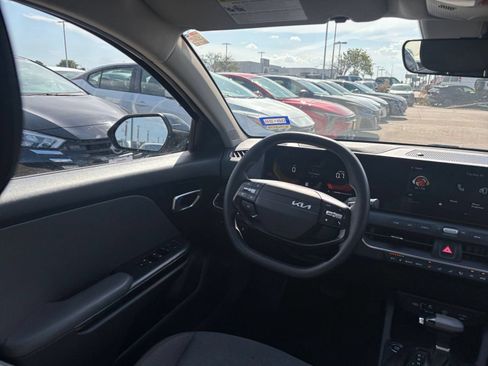 Used 2025 Kia K4 FWD image 32