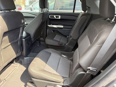 Used 2023 Ford Explorer XLT AWD/4WD image 24