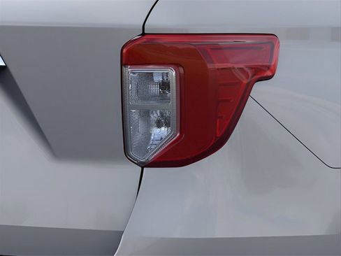 Used 2024 Ford Explorer XLT w/ Equipment Group 202A image 21
