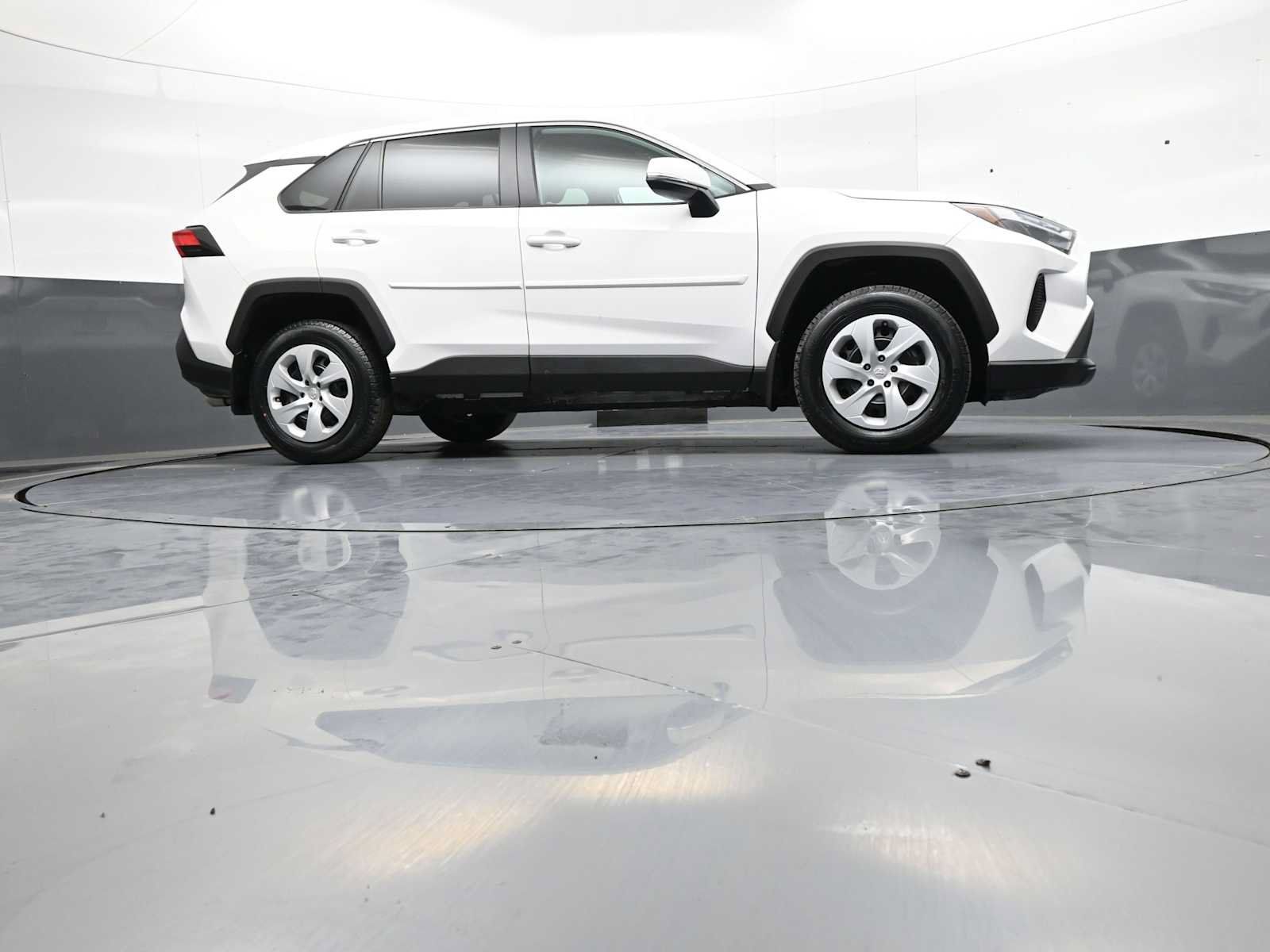 Certified 2023 Toyota RAV4 LE AWD/4WD image 28