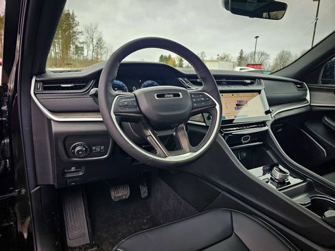 New 2026 Jeep Grand Cherokee Limited AWD/4WD image 13