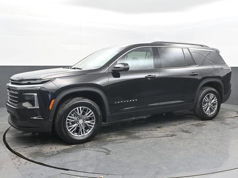 Used 2025 Chevrolet Traverse LT image 5