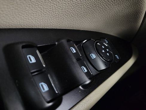 Used 2019 Ford Fusion SEL image 27