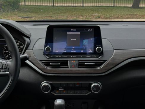 Used 2025 Nissan Altima 2.5 SV image 17