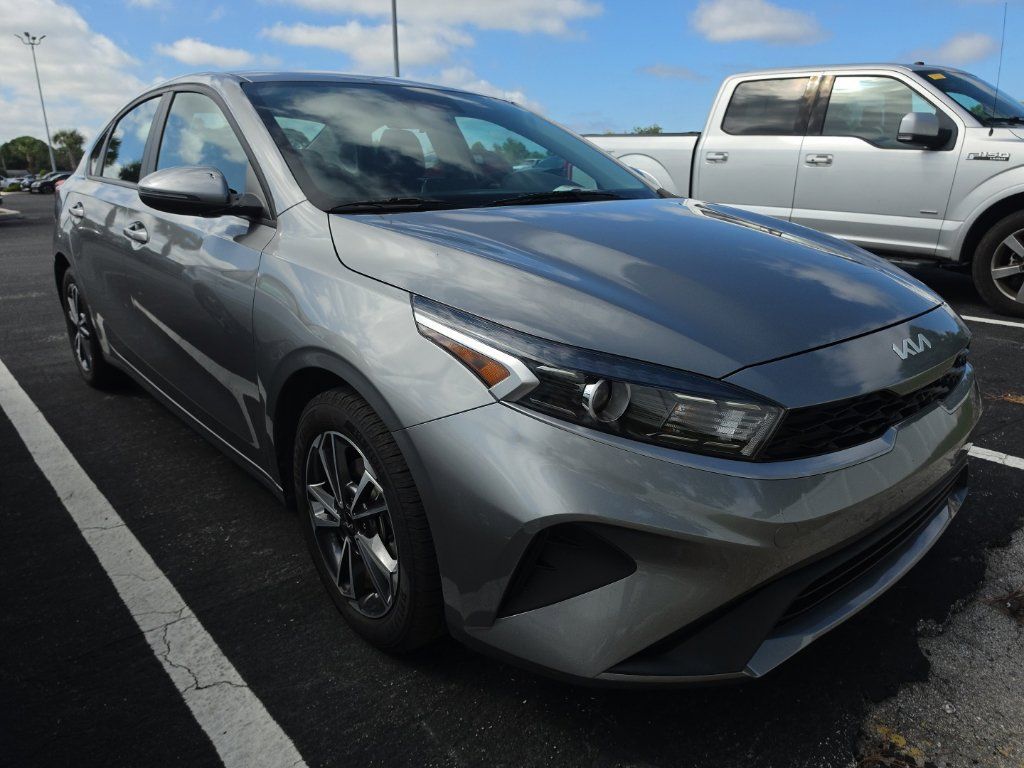 Certified 2022 Kia Forte LXS w/ LXS Technology Package FWD image 2