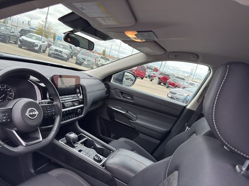 Certified 2024 Nissan Pathfinder SV image 25