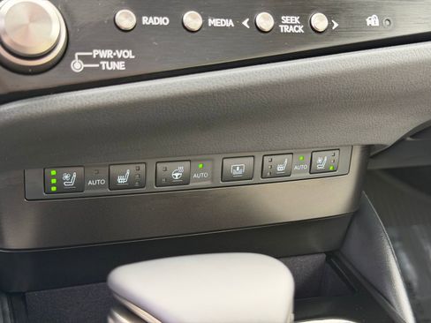 Used 2025 Lexus ES 350 Ultra Luxury image 29