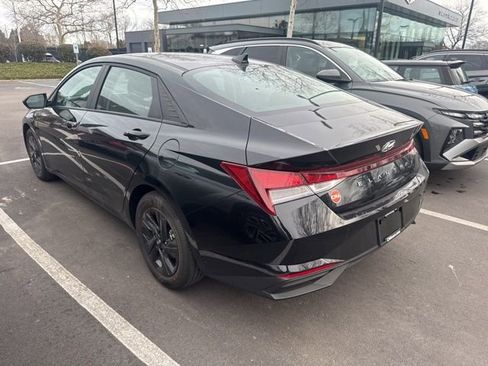 Used 2023 Hyundai Elantra SEL image 6