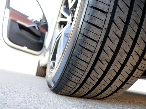 Used 2020 BMW X7 M50i w/ Cold Weather Package image 96