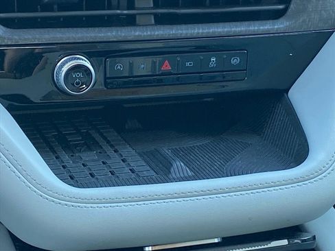 Certified 2025 Ford Explorer Platinum w/ Ultimate Package image 9